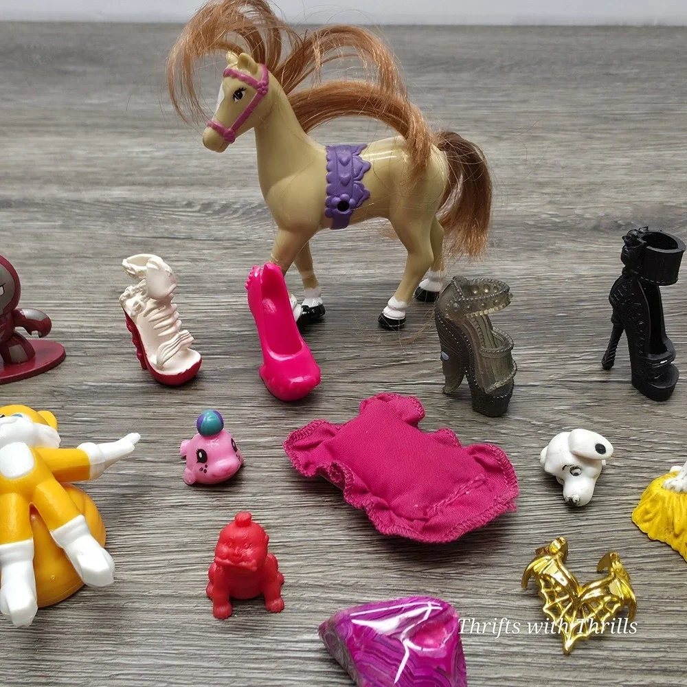 Grab Bag Of Toys - Monster High, Garbage Pail Kids, Barbie, And More! - 16 Piece